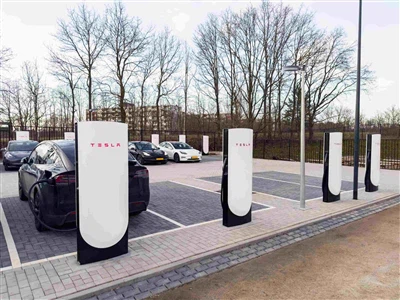 Tesla V4 Supercharger: velocitat de càrrega de fins a 500 kW, s'acosta una no...